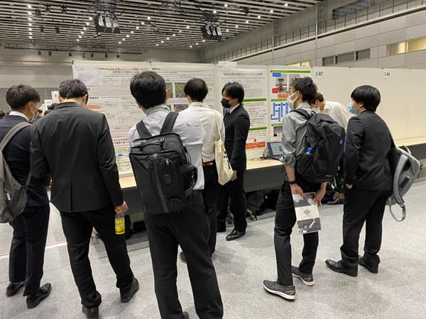 日本機械学会での研究発表の様子。