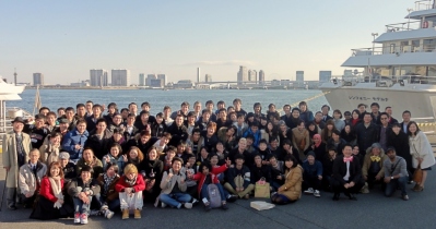 年末恒例、留学生懇親会を東京湾クルージング客船シンフォニー号にて行いました。
