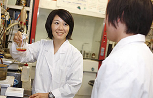 日本型工学教育の最大の特徴は「研究室」