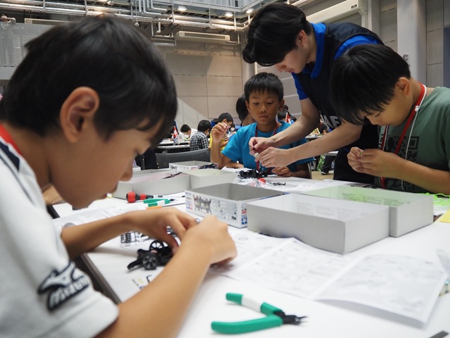 小学生ものづくり教室「ミニ四駆づくり」