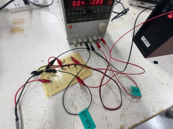実験の製作途中の回路