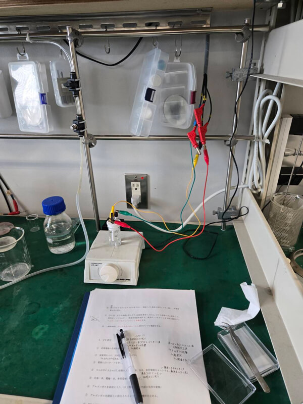 実際の電気化学測定の様子