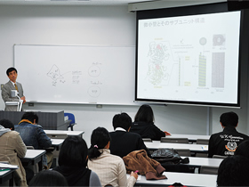 細胞生物学　講義の様子