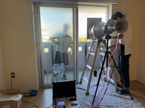 実際の住宅で測定を行う様子