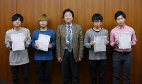 左より、豊田さん、山口さん、藤田統括副学長、加藤さん、萩村さん